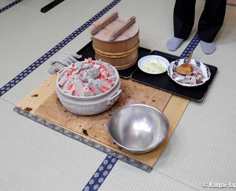 Seiko Grand Hotel (Oga Peninsula, Akita), Demonstration of Ishiyaki cooking with sea bream soup and hot rocks Seiko Grand Hotel (Oga Peninsula, Akita), Demonstration of Ishiyaki cooking with sea bream soup and hot rocks