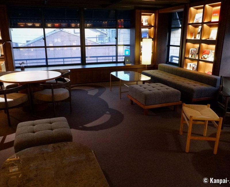 Marufukuro Hotel (Kyoto), Nintendo library in the hotel Marufukuro Hotel (Kyoto), Nintendo library in the hotel