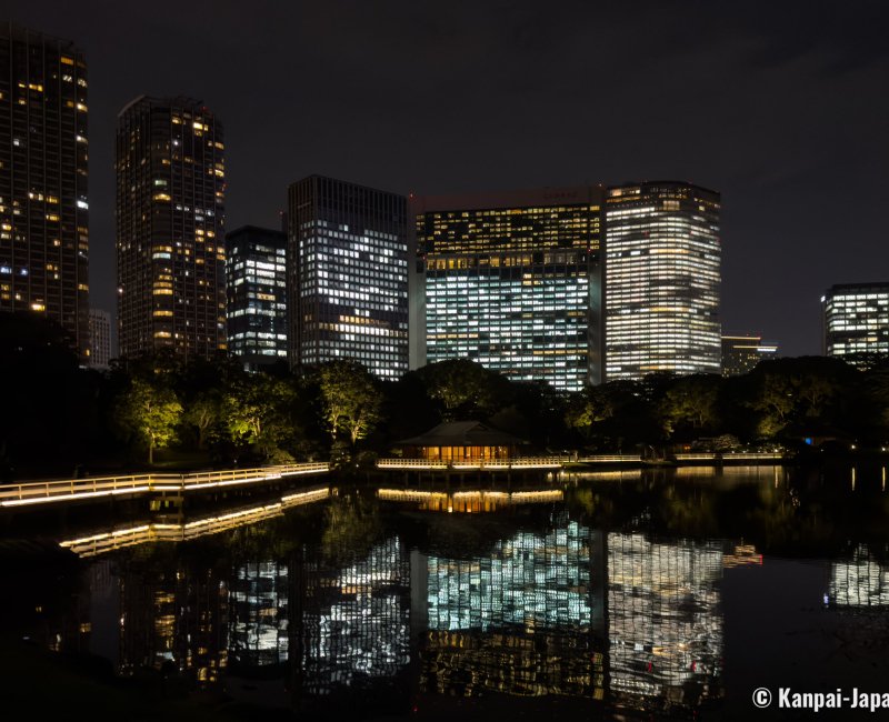 Hamarikyu Tsukimi Sanpo (Tokyo), Night view on Nakajima-no-Ochaya tea house 2 Hamarikyu Tsukimi Sanpo (Tokyo), Night view on Nakajima-no-Ochaya tea house 2
