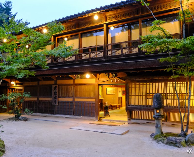 Iwaso (Miyajima), Outside view on the entrance building at nightfall