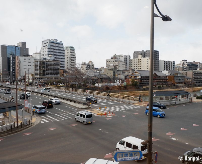 Hanbey-Fu Honten (Kyoto), View on the Kamo-gawa river from the café FuFuFu and...