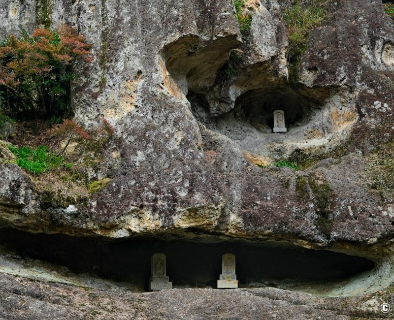 Nata-dera (Ishikawa), Buddhist steles placed in holes of Kigan Yusenkyo