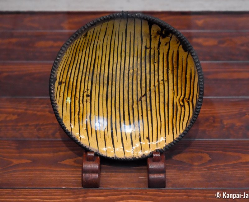Japan Folk Crafts Museum (Mingeikan, Tokyo), Ornamental ceramic