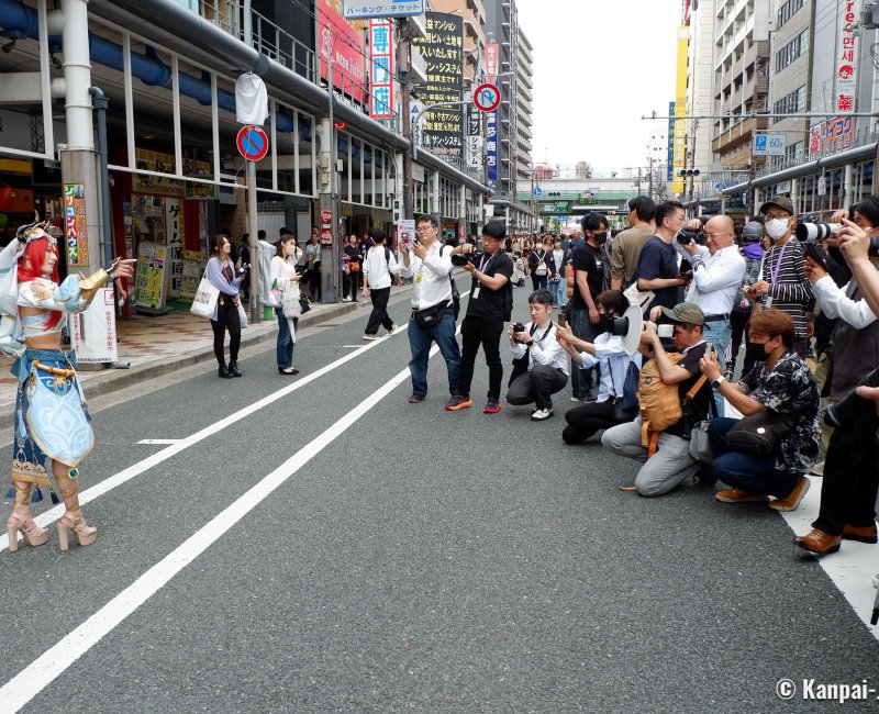 Nipponbashi Street Festa (Osaka), A cosplayer posing in the street for a group of photographers Nipponbashi Street Festa (Osaka), A cosplayer posing in the street for a group of photographers