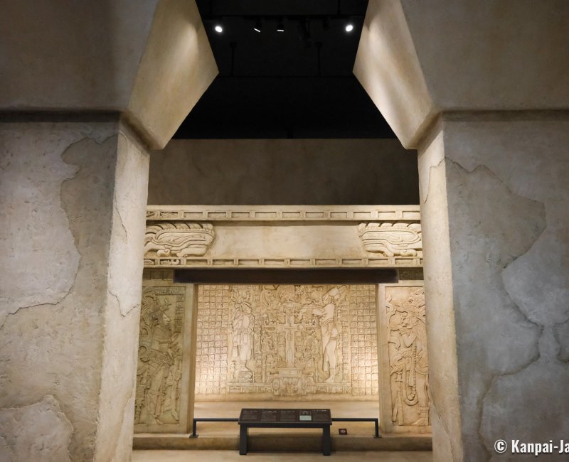 Tobacco & Salt Museum (Tokyo), Reconstitution of a Maya temple at the entrance of the room dedicated to tobacco