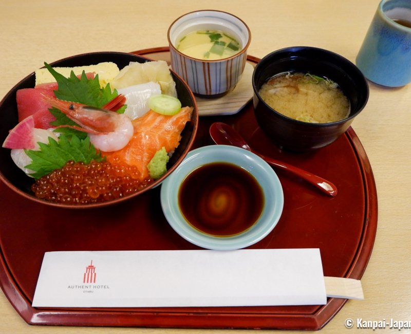 Authent Hotel Otaru (Hokkaido), A fish and seafood bowl served at restaurant Irifune Authent Hotel Otaru (Hokkaido), A fish and seafood bowl served at restaurant Irifune