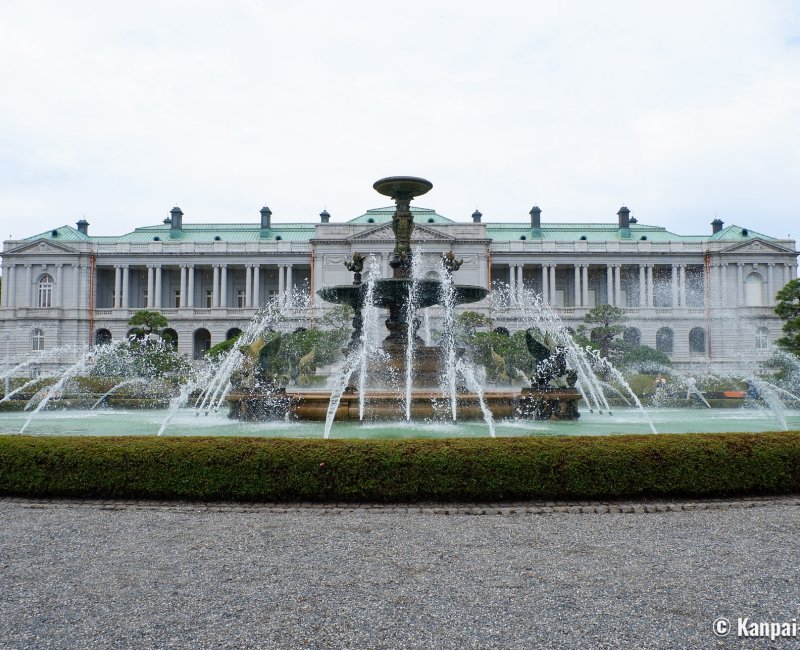 Akasaka Palace (Tokyo), Neobaroque fountain at the back of the main building Akasaka Palace (Tokyo), Neobaroque fountain at the back of the main building