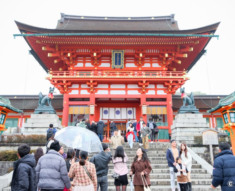 Fushimi Inari Taisha (Kyoto), Romon gate at the entrance of the shrine's grounds Fushimi Inari Taisha (Kyoto), Romon gate at the entrance of the shrine's grounds