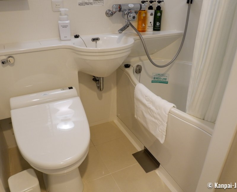 APA Hotel Hiroshima-Ekimae Ohashi, Standard bathroom with Japanese toilet