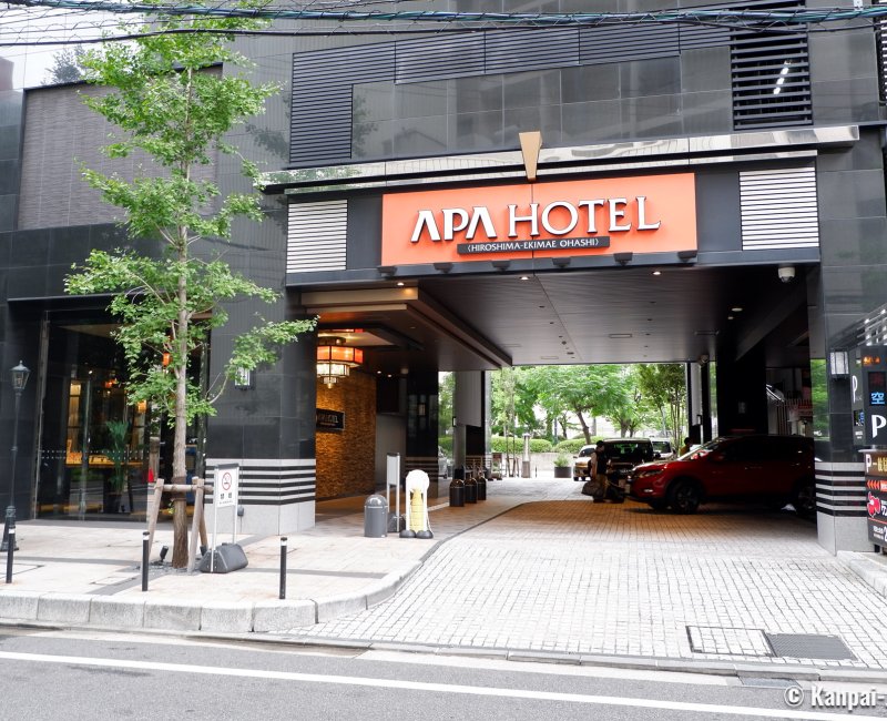 APA Hotel Hiroshima-Ekimae Ohashi, Entrance of the hotel and its parking
