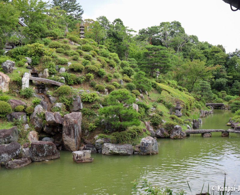 Chishaku-in (Kyoto), Azalea hill and pond of the scenic garden 2 Chishaku-in (Kyoto), Azalea hill and pond of the scenic garden 2