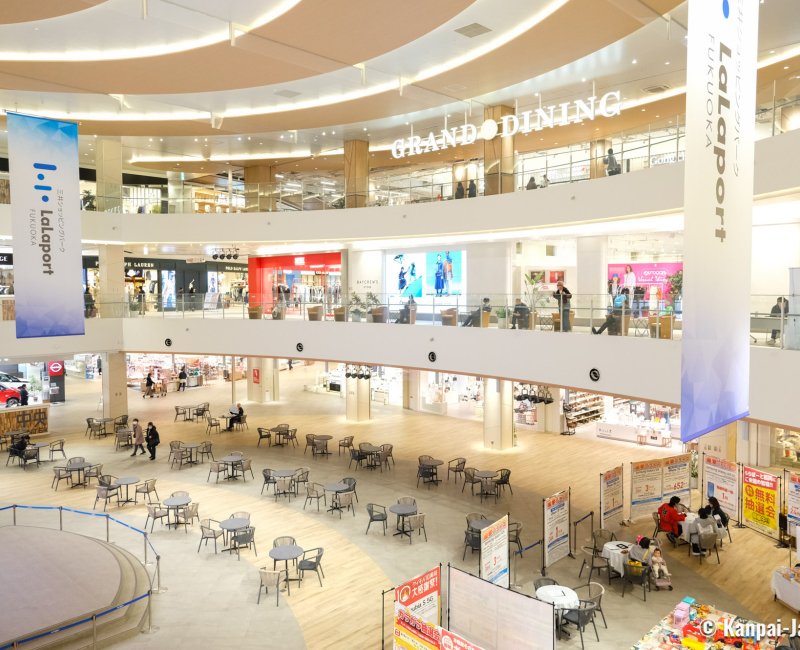 LaLaport Fukuoka, Inside view of the shopping mall LaLaport Fukuoka, Inside view of the shopping mall