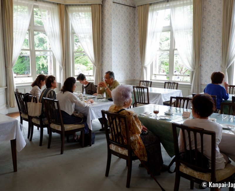 Kyu Furukawa Teien (Tokyo), Elderly patrons at the garden's café Kyu Furukawa Teien (Tokyo), Elderly patrons at the garden's café