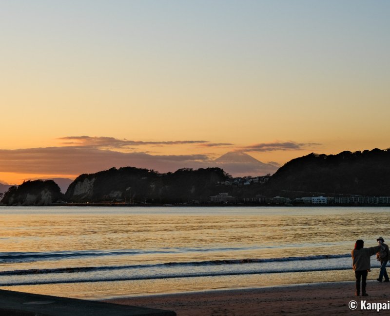 Kamakura, Sunset on the beach with a view of Mount Fuji Kamakura, Sunset on the beach with a view of Mount Fuji