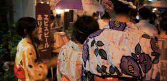 Tenjin Matsuri in Osaka, Festival goers in traditional yukata 4