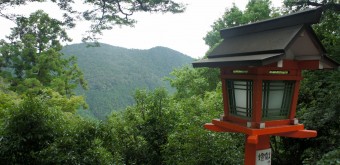 Mount Kurama, Lantern along the hiking trail