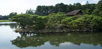 Koraku-en (Okayama), View on the Japanese garden and the main pond 4