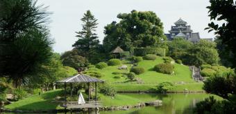 Koraku-en (Okayama), View on the Japanese garden and the castle's keep