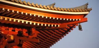 Senso-ji (Asakusa, Tokyo), Swastika on a Buddhist temple roof