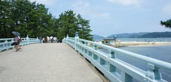 Amanohashidate, Bridge connecting the sandbar to the land