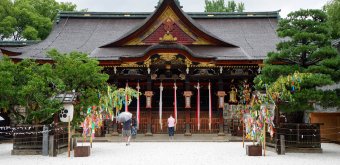 Kitano Tenmangu (Kyoto), Main hall during Tanabata festival in July and on a rainy day