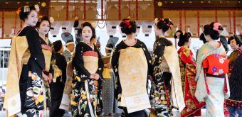 Maiko and Geiko dressed in kimono for Setsubun in February in Kyoto