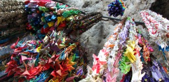 Zeniarai Benten, Senbazuru origami cranes