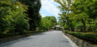 Kinkaku-ji (Kyoto), Entrance of the temple and Somon Gate in June 2020