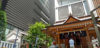 Nihonbashi (Tokyo), Fukutoku Shrine surrounded by buildings