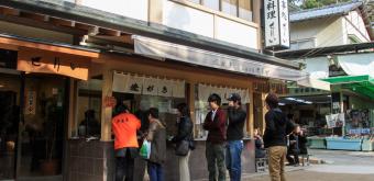 Miyajima, waiting line in front of a restaurant serving oysters