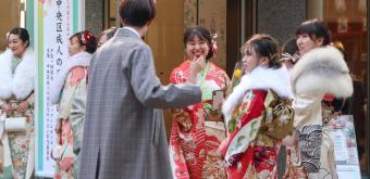 Young Japanese women wearing furisode kimono for Seijin no Hi 8