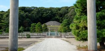 Meiji Emperor's Tomb near Fushimi-Momoyama Castle (Kyoto) 3