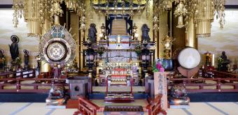 Hana Matsuri in Nishiarai Daishi temple (Tokyo), Prayer altar in the main hall