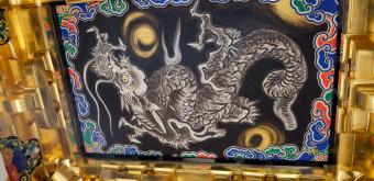 Toshogu (Nikko), Ceiling ornamentation in Yomeimon Gate