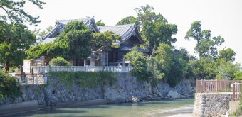 Hayama, View on the Morito River and Morito-daimyojin shrine