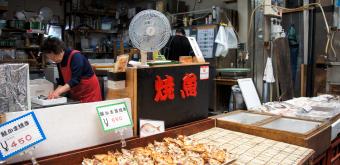 Kuromon Ichiba (Osaka), Grilled fish stall