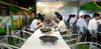 Forest Beer Garden (Tokyo), Tables fitted with barbecues