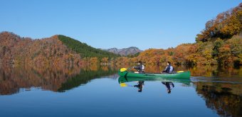 Oku Aizu (Kaneyama), Canoe ride on Lake Numazawa in autumn
