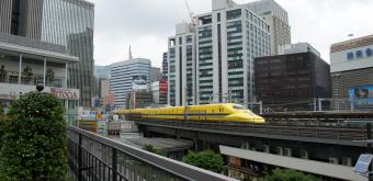 Kotsu Kaikan Coline (Tokyo), View on one of the two "Doctor Yellow" based on the Shinkansen series 700 to check the tracks at high speed