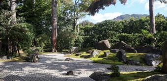 Shinnyo-do (Shinshogokuraku-ji), View on the garden Nehan no niwa inside the grounds