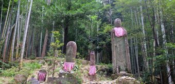 Kumano (Mie), Jizo statues at the top of Matsumoto-Toge Pass on the Kumano Kodo Iseji Route