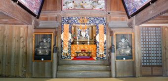 Engaku-ji (Kamakura), Inside view of the Benten-do pavilion