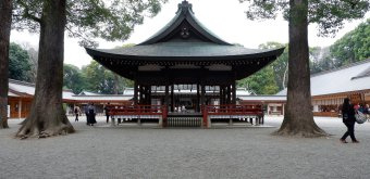 Hikawa-jinja (Saitama), Maiden pavilion on the main plaza