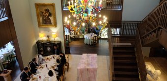 Western-style cuisine restaurant Uminoya (Seikaiha), Tables at the ground-floor and Meiji Era decoration