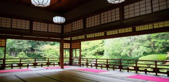 Yusentei Park (Fukuoka), View on the Ohiroma and the garden in summer 2