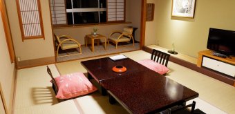 Wakura Onsen, Traditional tatami suite at the ryokan inn Notoraku