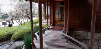 Happo-en (Tokyo), Covered outdoor pathway at restaurant Kochuan
