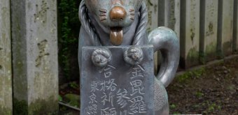 Kotohira-gu (Shikoku), Kompira-inu dog statue