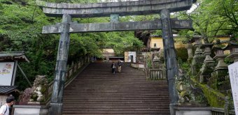Kotohira-gu (Shikoku), Great torii gate at the 431th step