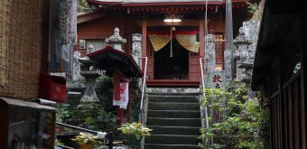 Tsuetate Onsen (Kumamoto), Tsuetate Yakushido temple